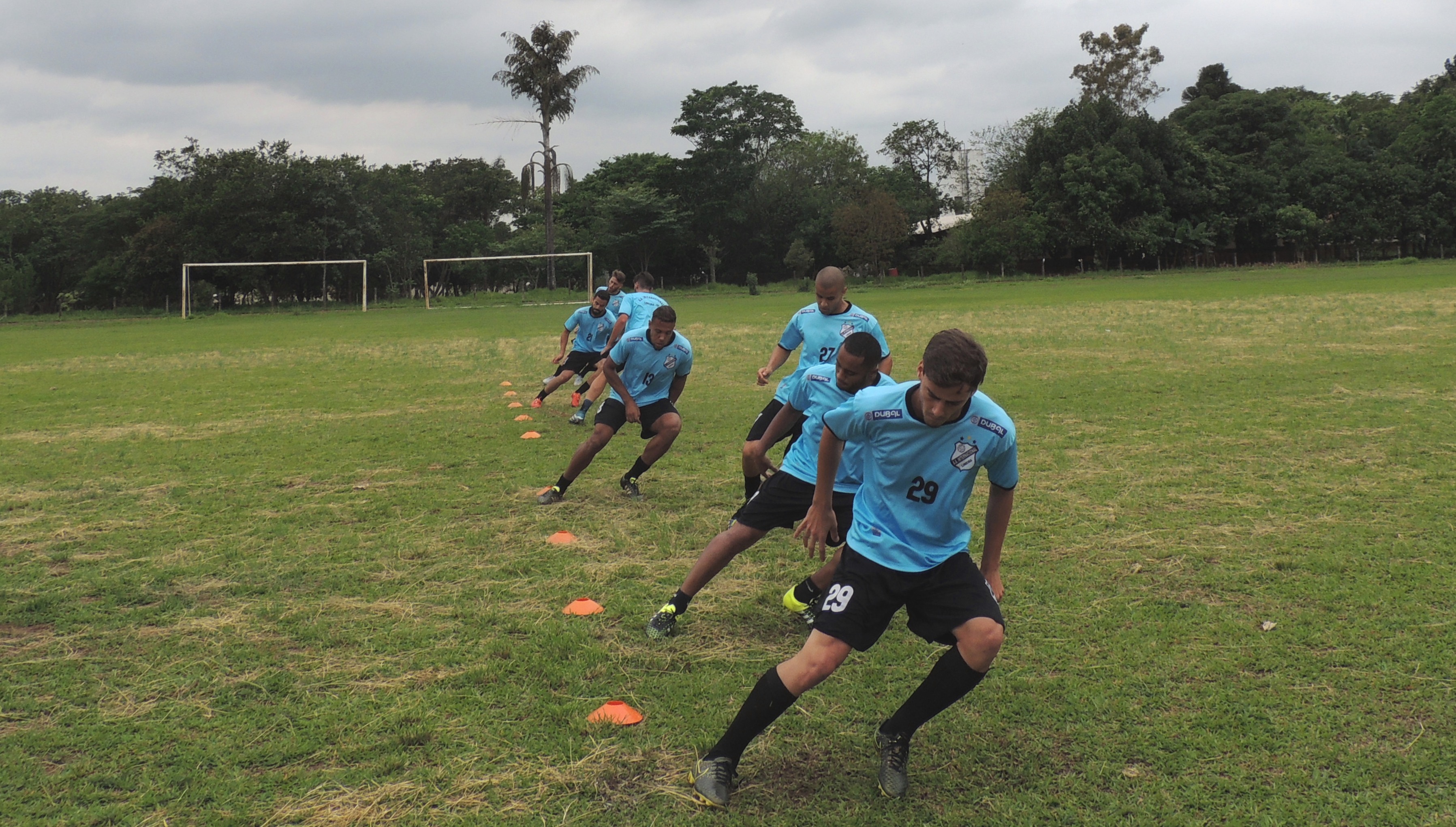 Jogadores realizam testes para avaliação de condicionamento físico