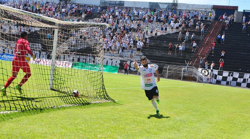 Inter vence Nacional a mantem disputa pela liderança