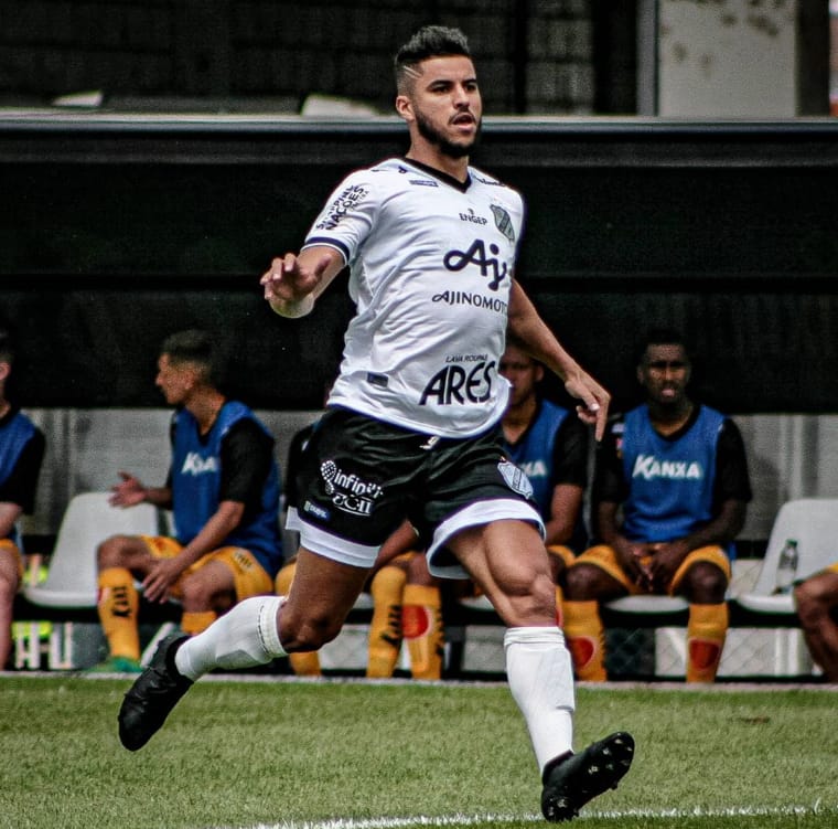 Durante live, Tcharlles relembra vitória contra o Corinthians