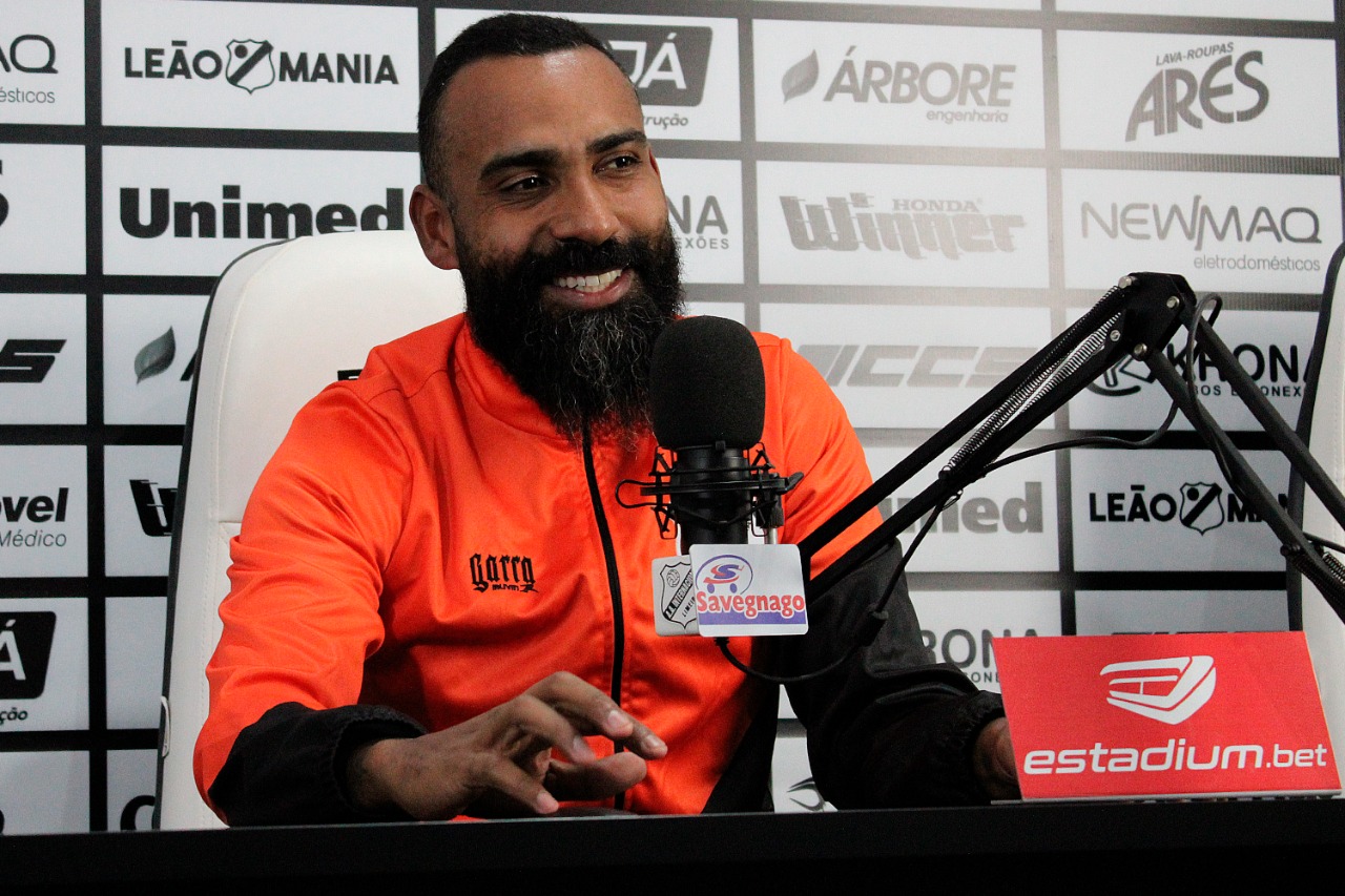 Veja a coletiva de apresentação do técnico Dyego Coelho