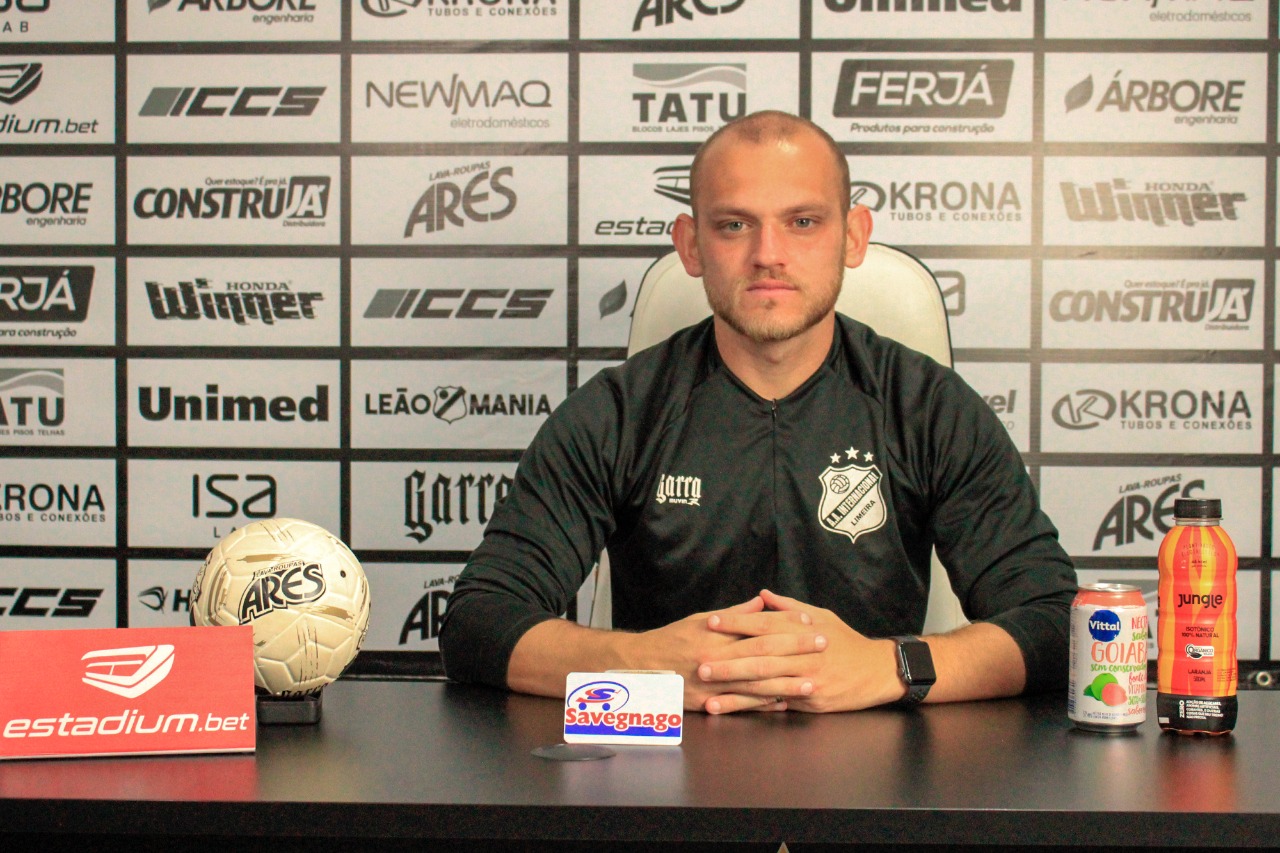 Após treino da Internacional, Júlio Rusch concede entrevista coletiva