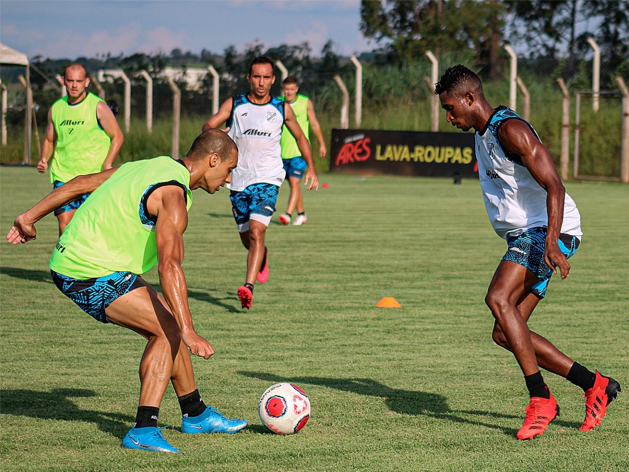 Elenco da Internacional inicia preparação para o duelo com o Mirassol