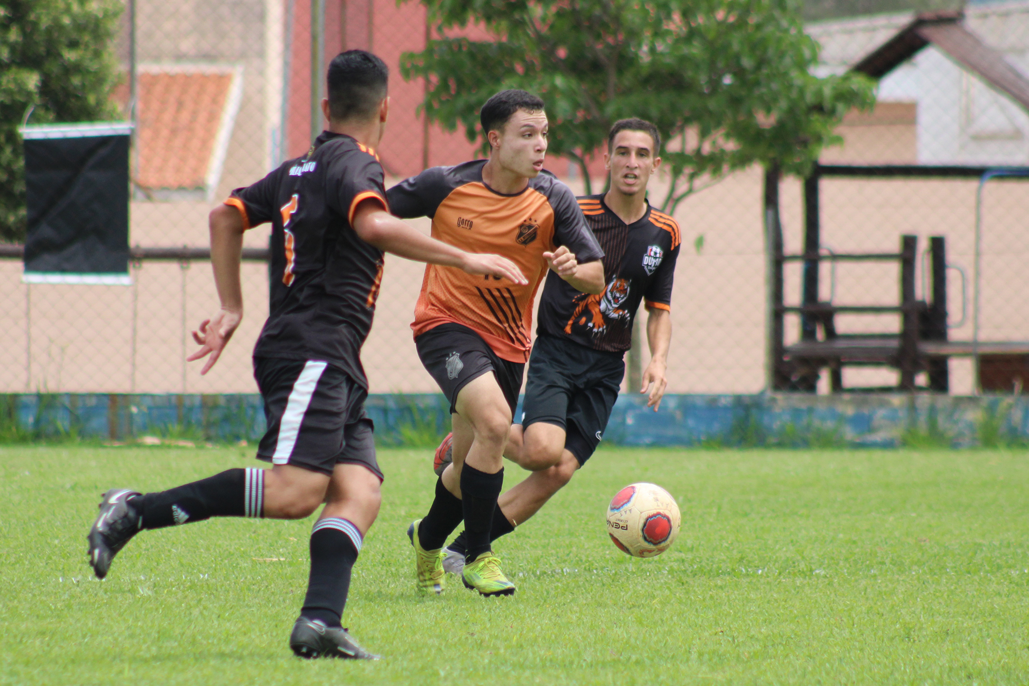 Sub-20 fecha semana de trabalho com jogo-treino