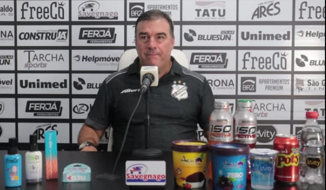 Pintado concede entrevista coletiva no limeirão