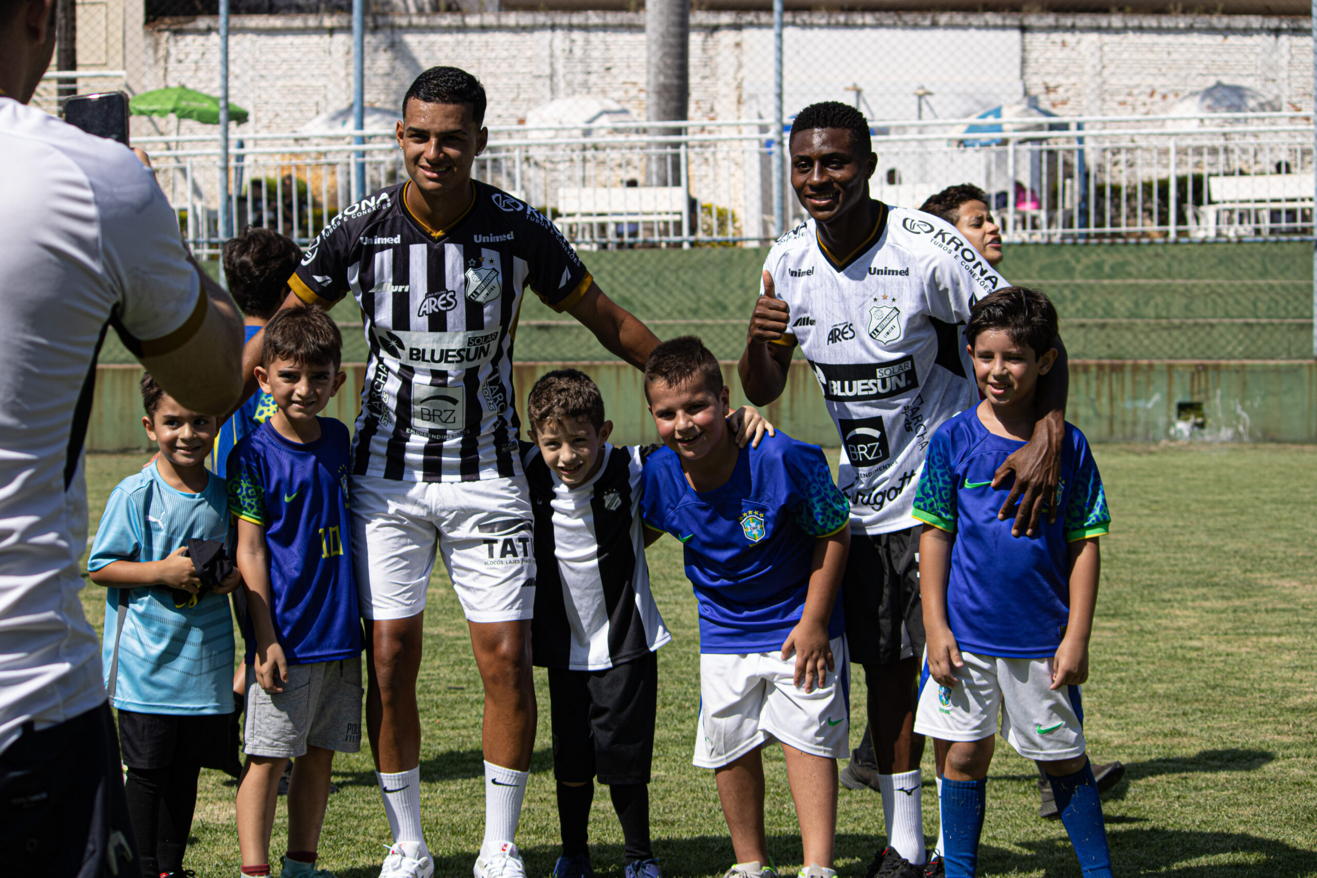 Internacional e Nosso Clube promovem aula inaugural de futebol infantil